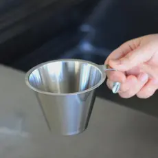 Μεζούρα ανοξείδωτη κωνική με λαβή 250ml